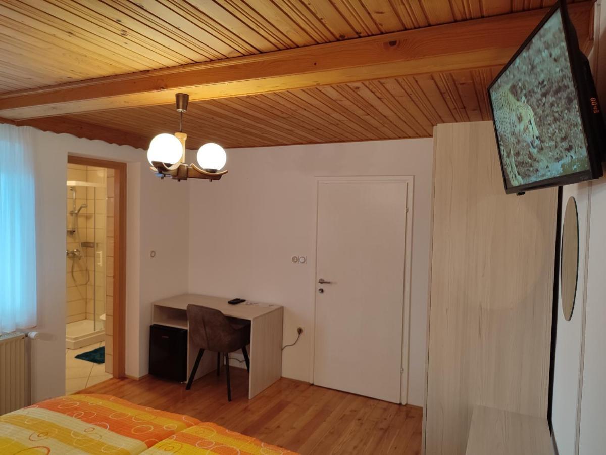 Poljane nad Škofjo Loko Gostilna Pension Blegos מראה חיצוני תמונה