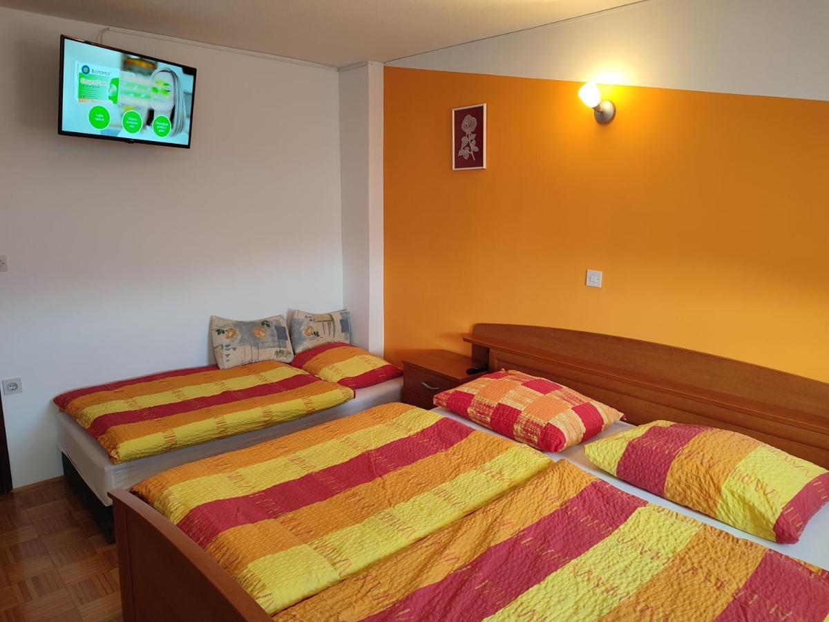 Poljane nad Škofjo Loko Gostilna Pension Blegos מראה חיצוני תמונה