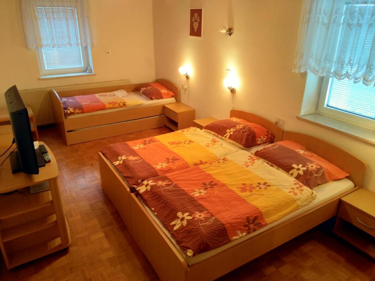 Poljane nad Škofjo Loko Gostilna Pension Blegos מראה חיצוני תמונה