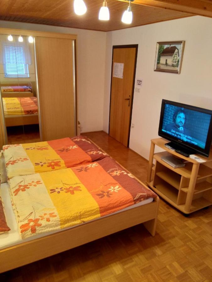 Poljane nad Škofjo Loko Gostilna Pension Blegos מראה חיצוני תמונה
